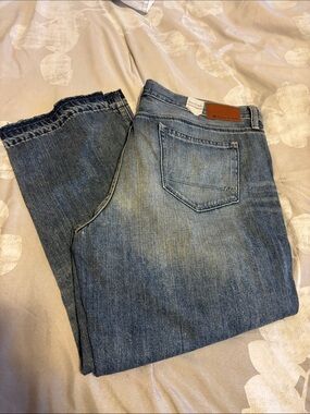 Women’s Light Blue Washed Jeans.